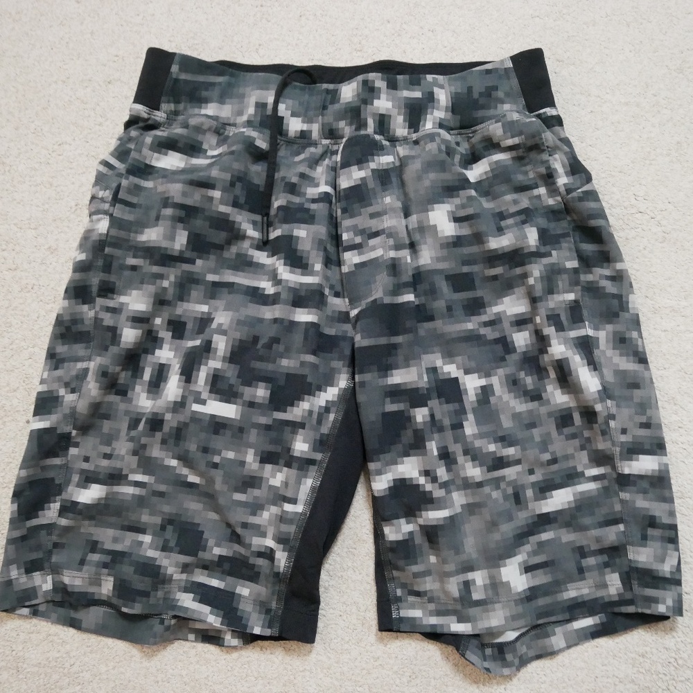 Lululemon Pace breaker shorts with liner Medium